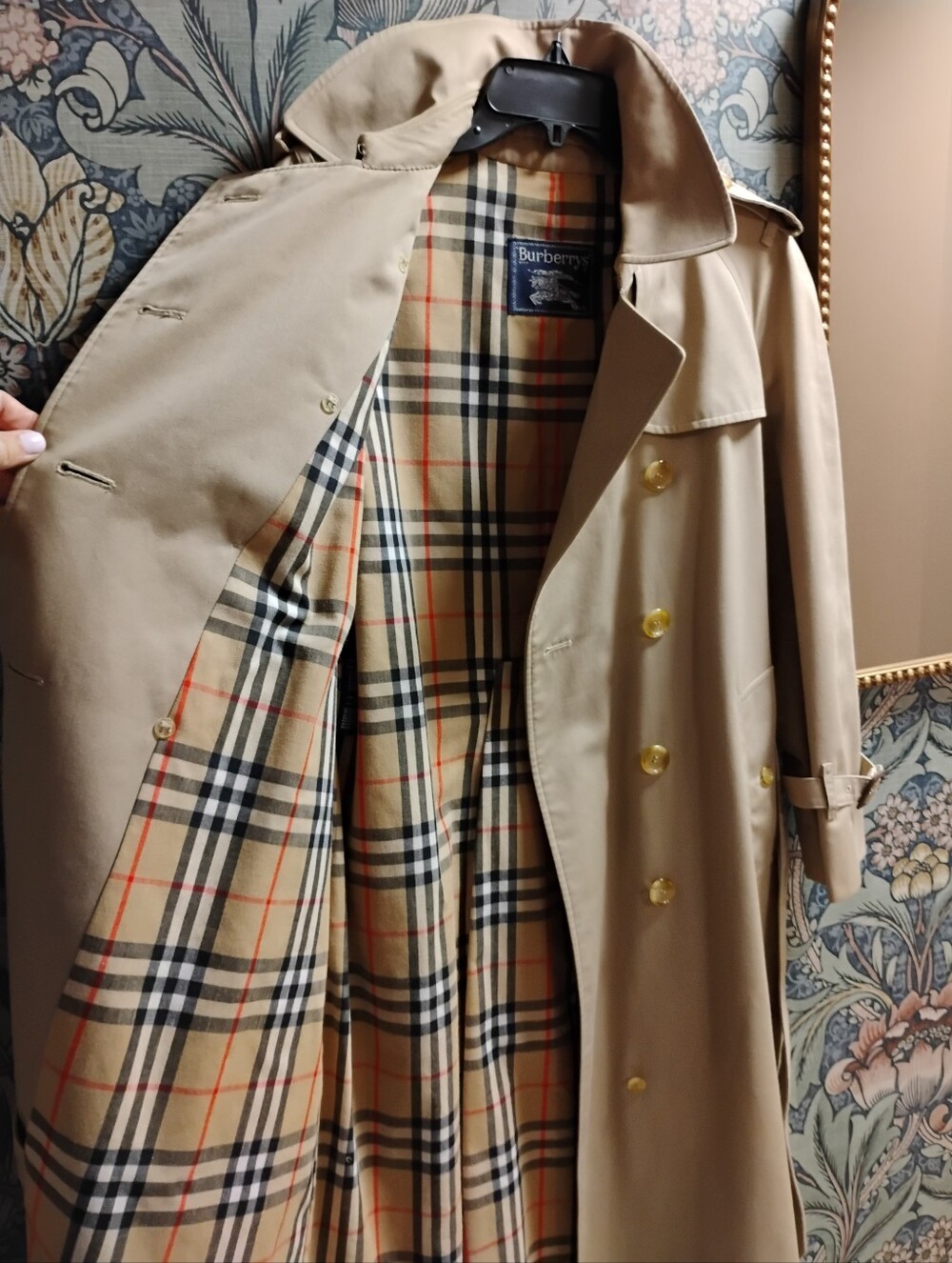 Vintage Burberry  Double-Breasted Trench Coat with Signature Check Lining - Picture 4 of 11